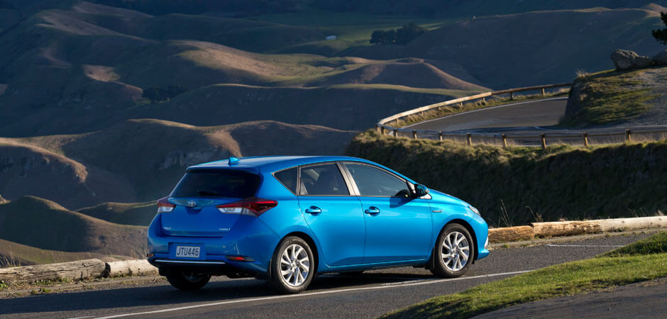 Corolla-hatches-a-hybrid-HERO_940x450