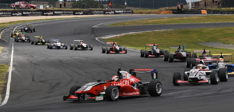 Race 2 Hampton Downs (940 x 450)