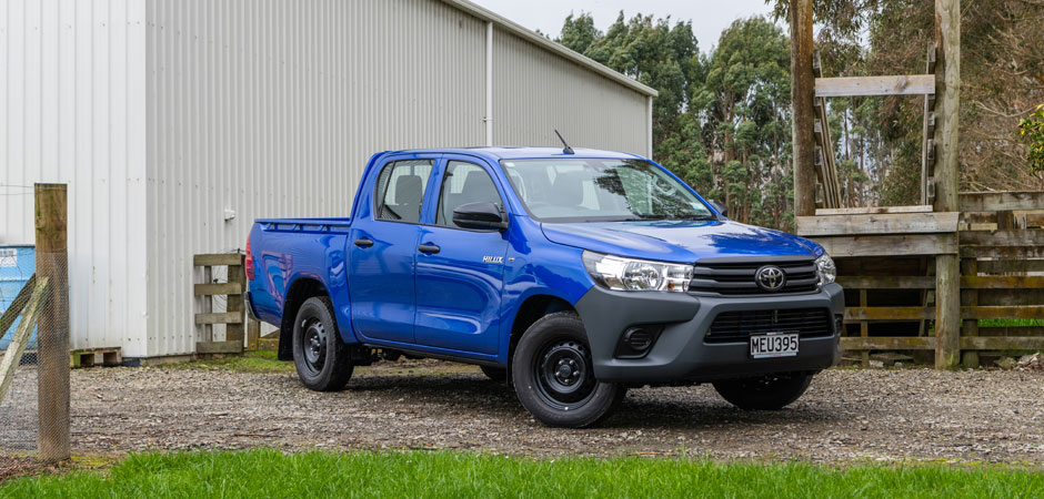New-entry-level-variant-for-popular-Hilux-range_HERO_940x450