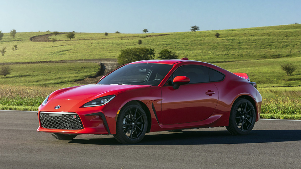Toyota-GR86-thrills-around-every-corner-with-the-new-GR86-HERO-960x540