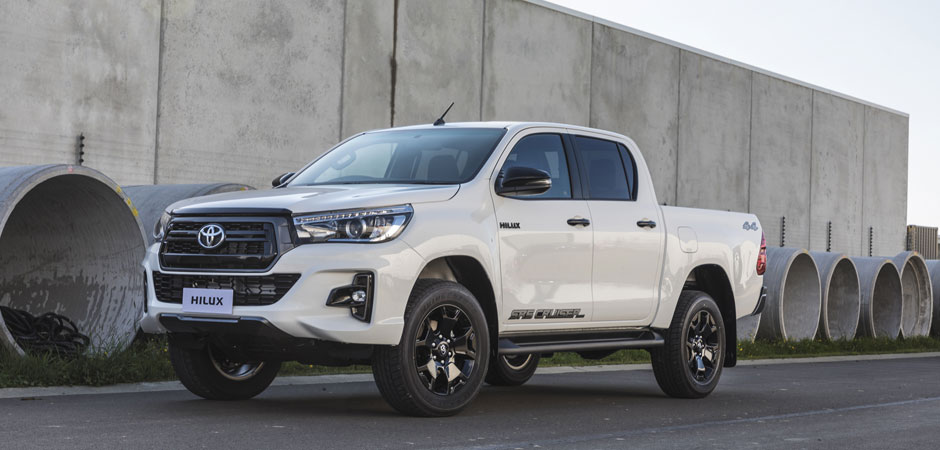 Attitude-injection-for-the-Hilux-range_HERO_940x450