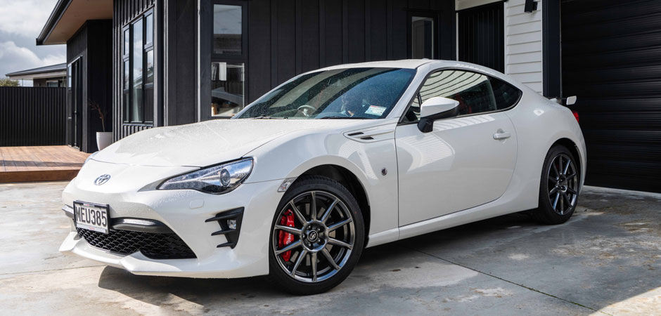 Toyota-GT86-gets-performance-upgrades_HERO_940x450