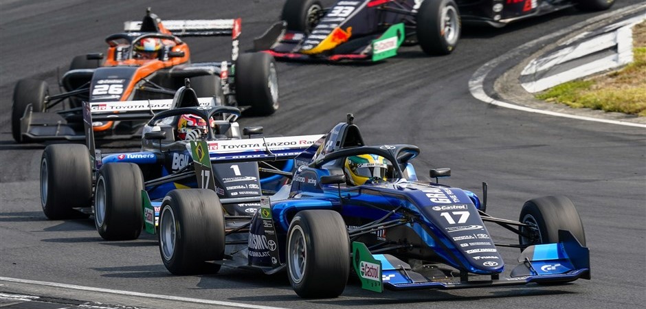 Igor Denny Hulme (940 x 450)