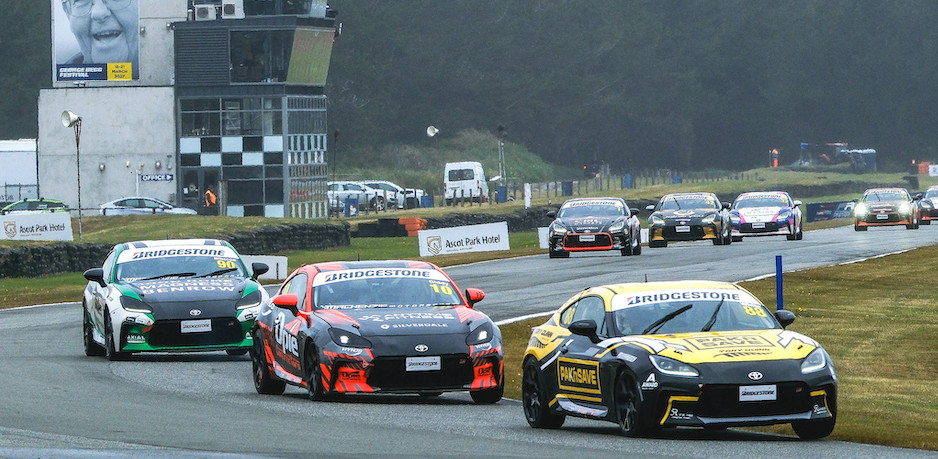 race 3 Teretonga (940 x 450)
