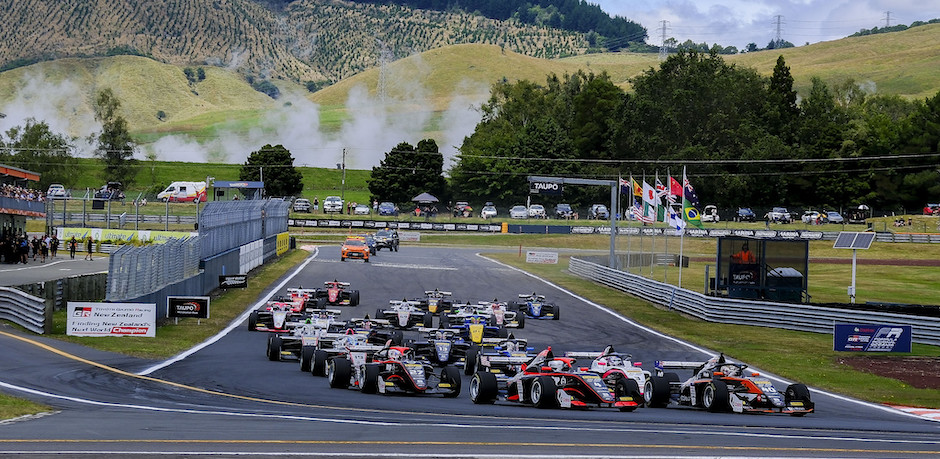 Race start Taupo R1 (940 x 450)
