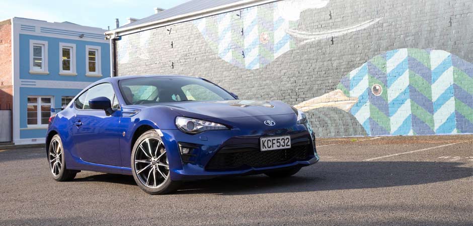 Progressive-changes-deliver-on-performance-in-the-2017-Toyota-86_HERO_940x450