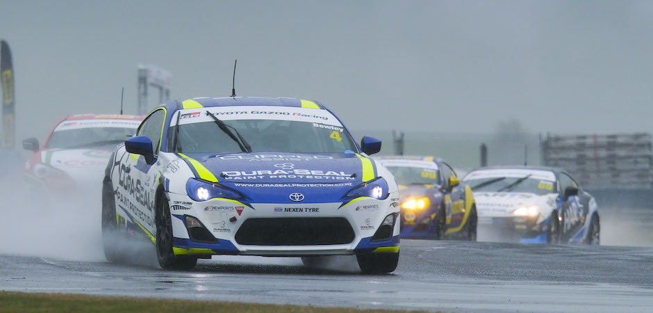 Race 2 (940 x 450)